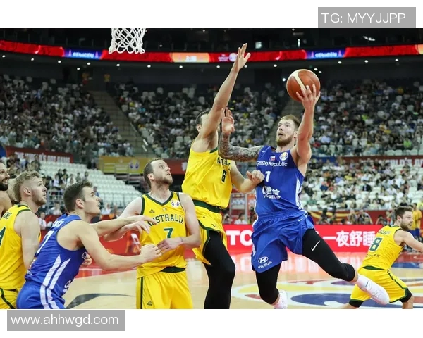 激烈对决篮球赛希腊强势挑战捷克争夺胜利荣耀之战